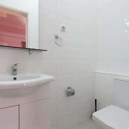 Guest house In Guest - Anglesh Located Near Center Lisbon