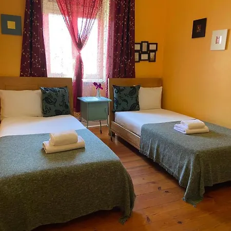 In Guest - Anglesh Located Near Center